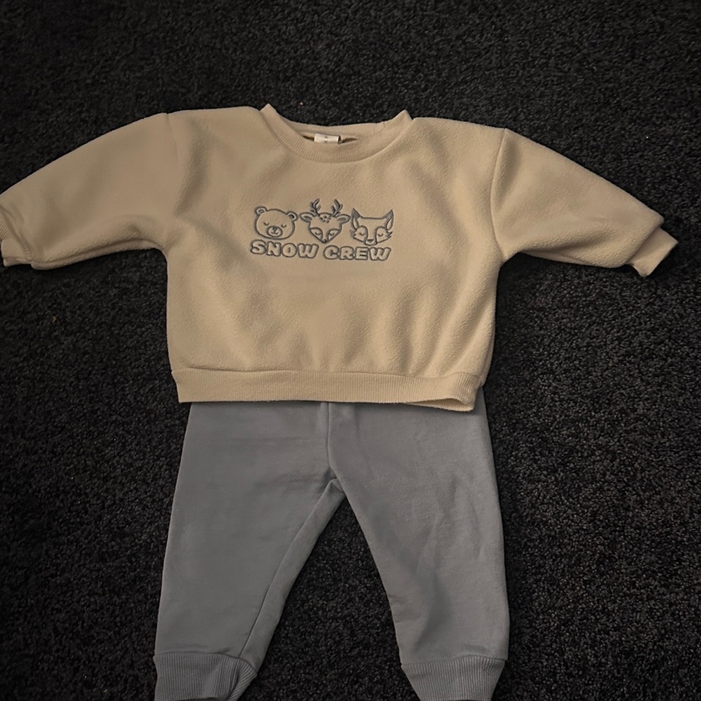 chick pea Cream Pullover & Gray Jogger Matching Set